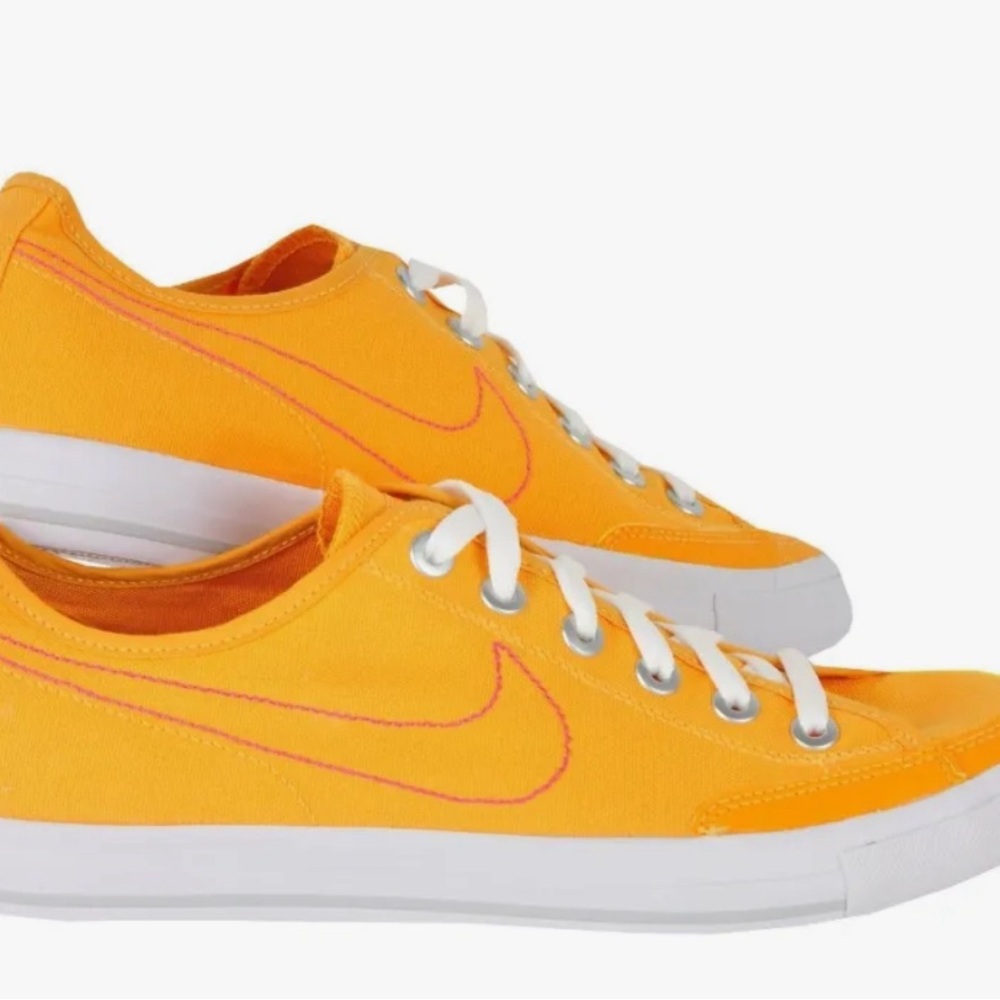 Nike Size 8 Canvas Sneakers